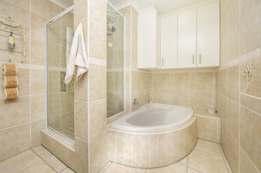 6 Bedroom Property for Sale in Eversdal Western Cape